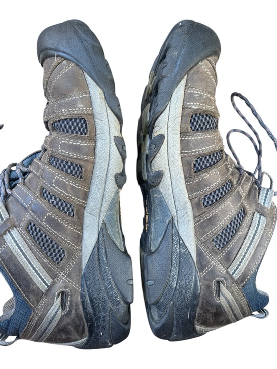 Athletic_Shoes